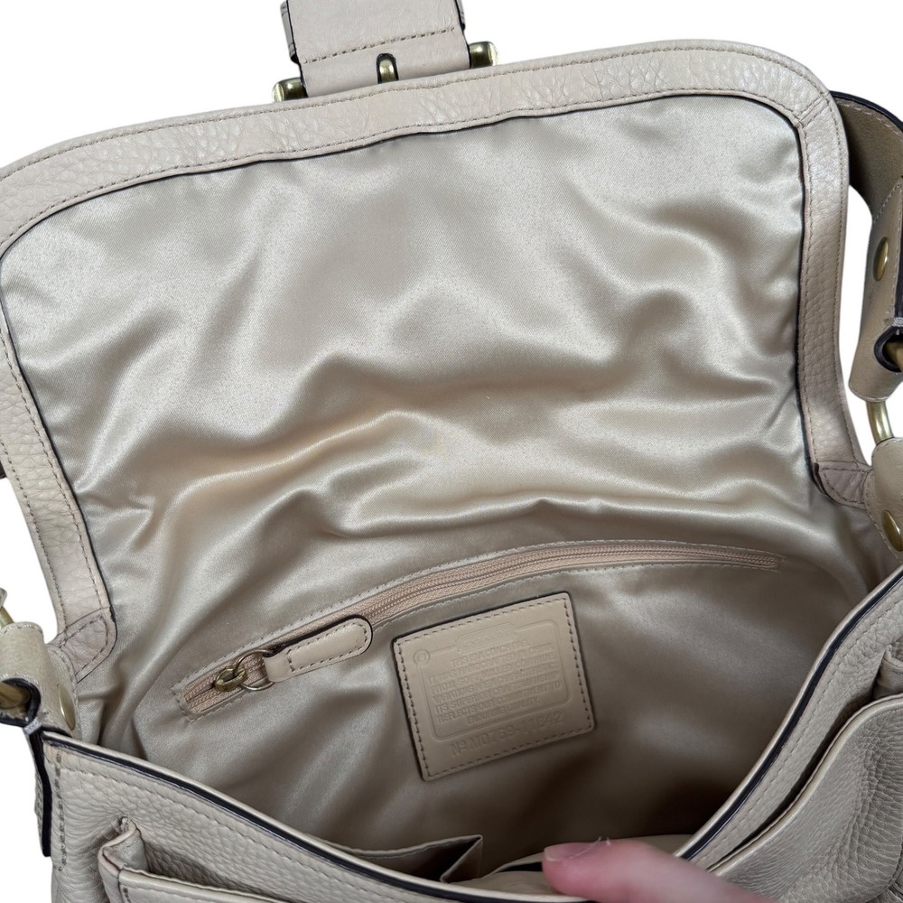 Coach Y2K Soho Bag M0769-11842   Beige Pebbled Leather Buckle Shoulder Bag - Picture 6 of 10